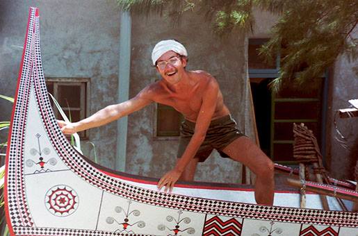 Sámi artist building Yami boat